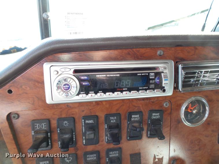 image for item DB4636 1996 International 9400 semi truck