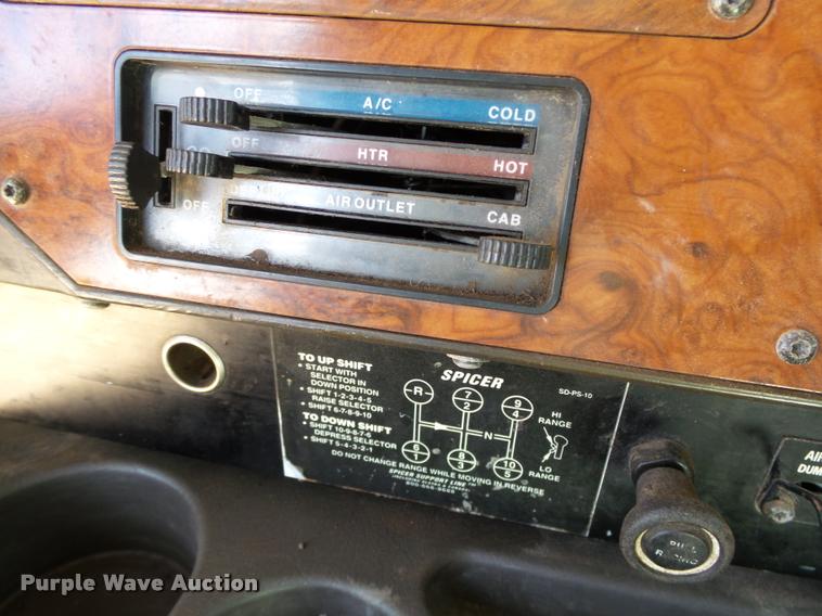 image for item DB4636 1996 International 9400 semi truck