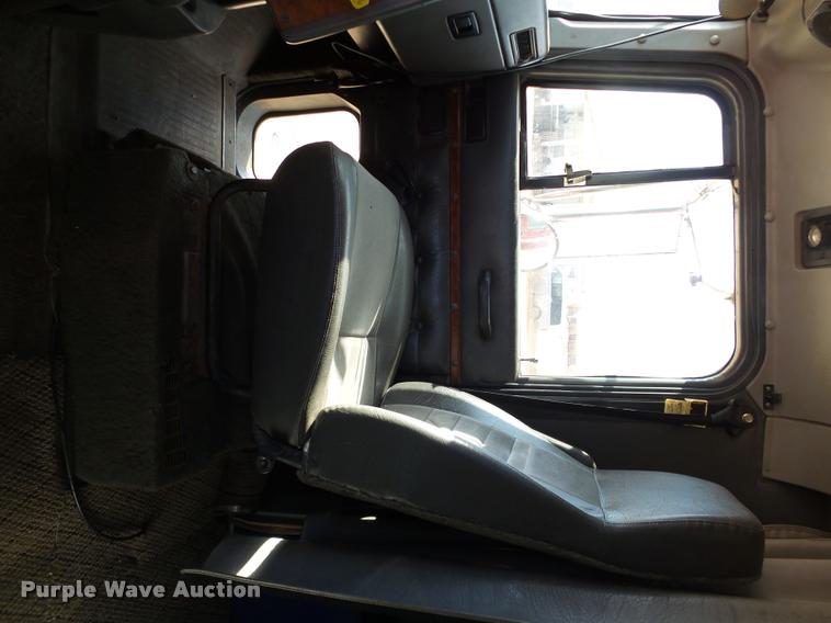 image for item DB4636 1996 International 9400 semi truck