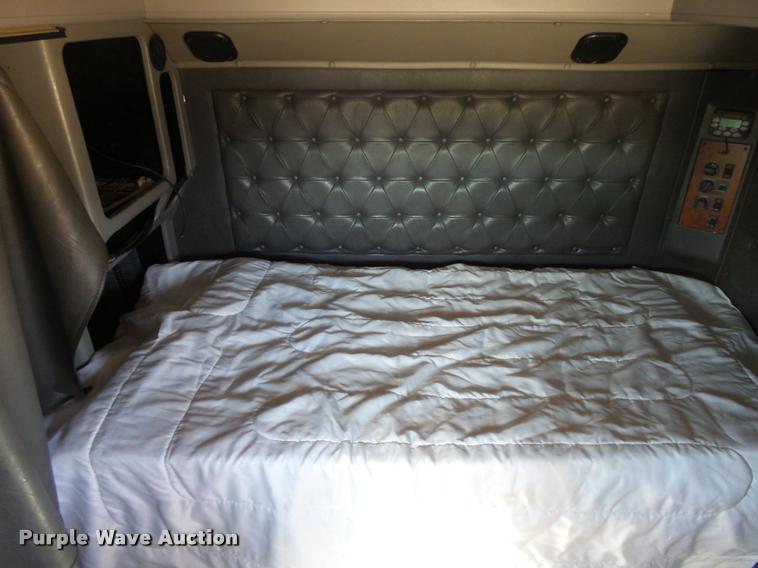 image for item DB4636 1996 International 9400 semi truck