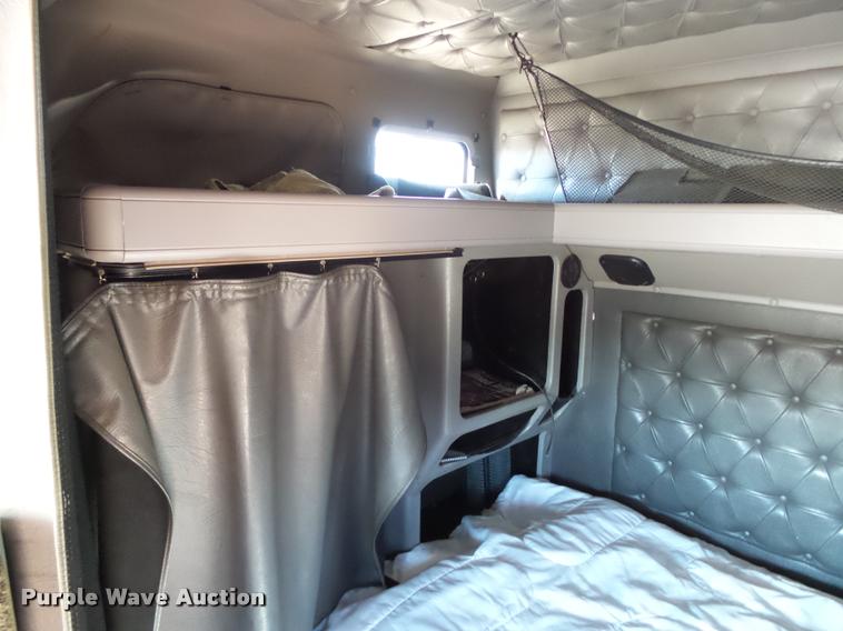 image for item DB4636 1996 International 9400 semi truck