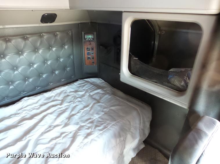 image for item DB4636 1996 International 9400 semi truck