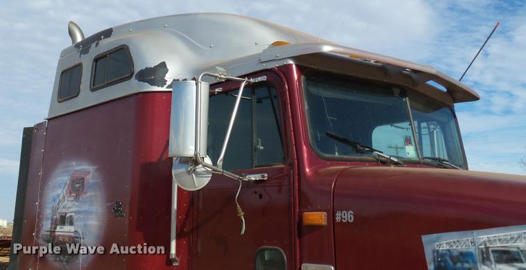 image for item DB4636 1996 International 9400 semi truck