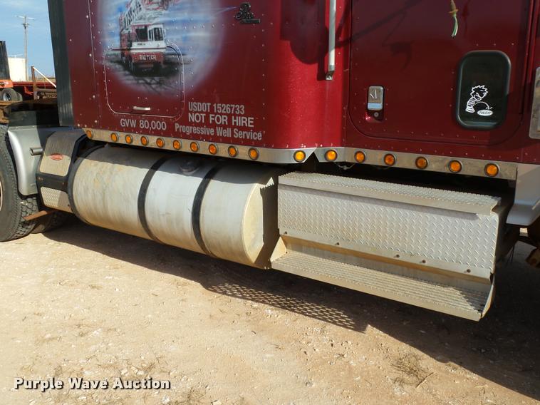 image for item DB4636 1996 International 9400 semi truck