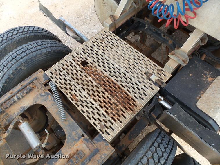 image for item DB4636 1996 International 9400 semi truck