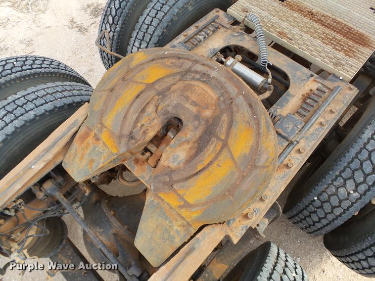 image for item DB4636 1996 International 9400 semi truck