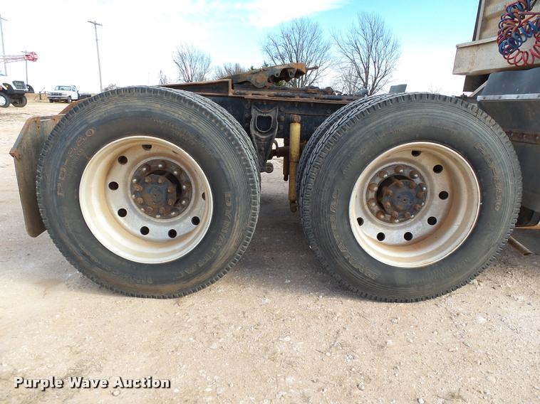 image for item DB4636 1996 International 9400 semi truck