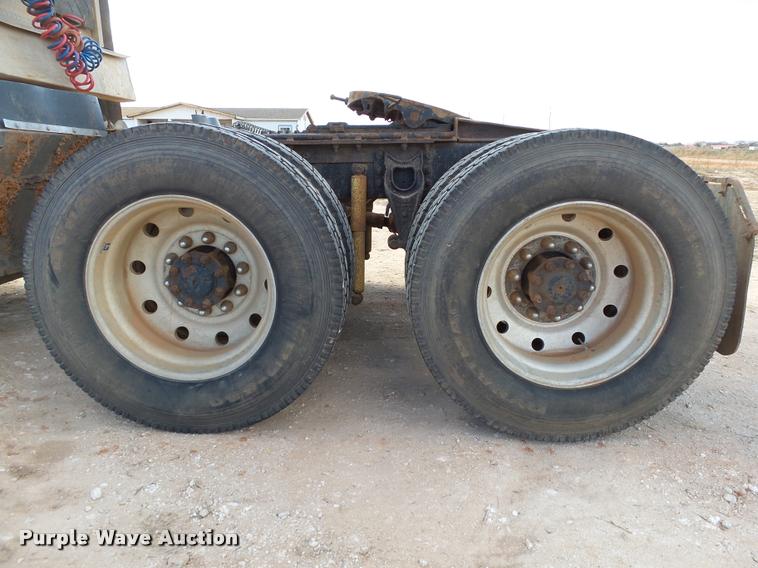 image for item DB4636 1996 International 9400 semi truck