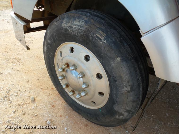 image for item DB4636 1996 International 9400 semi truck