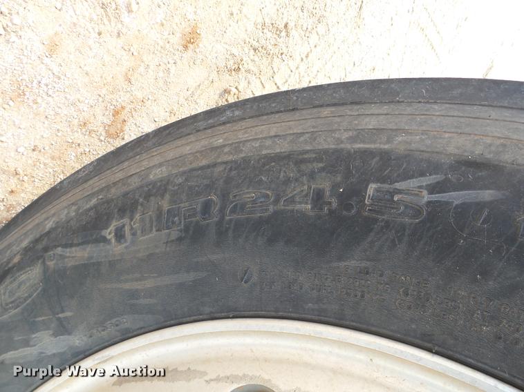 image for item DB4636 1996 International 9400 semi truck