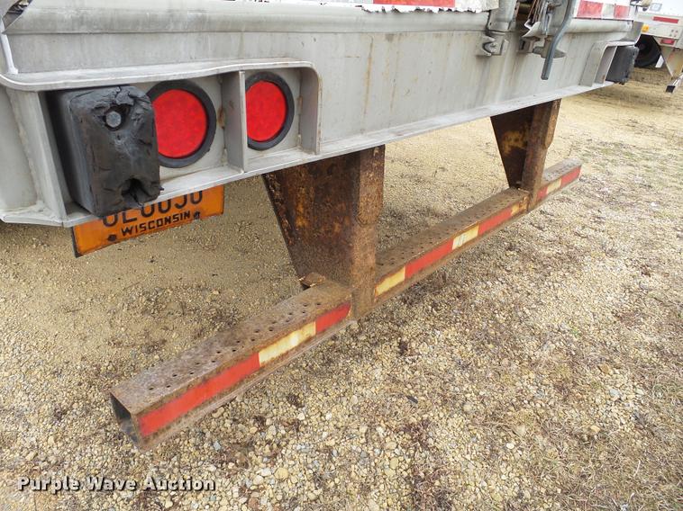 image for item DB5472 2005 Utility Trailers dry van trailer