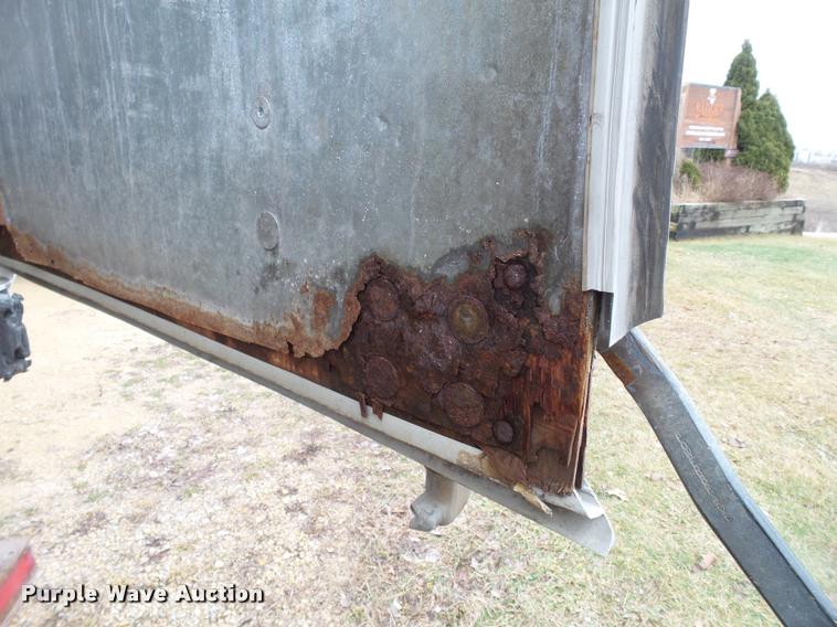 image for item DB5472 2005 Utility Trailers dry van trailer