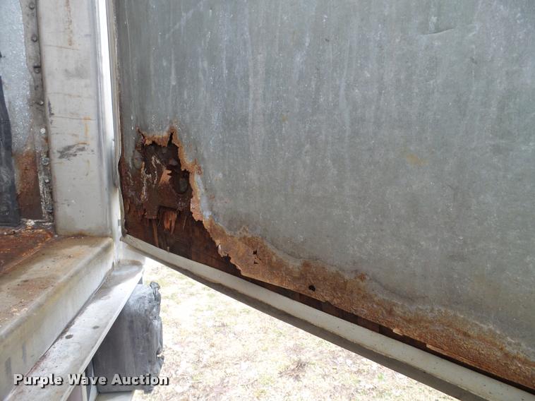 image for item DB5472 2005 Utility Trailers dry van trailer