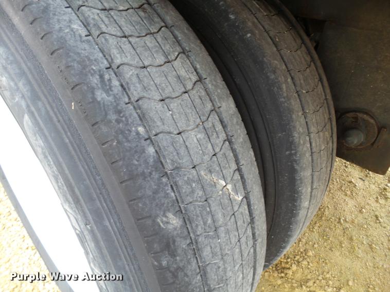 image for item DB5472 2005 Utility Trailers dry van trailer