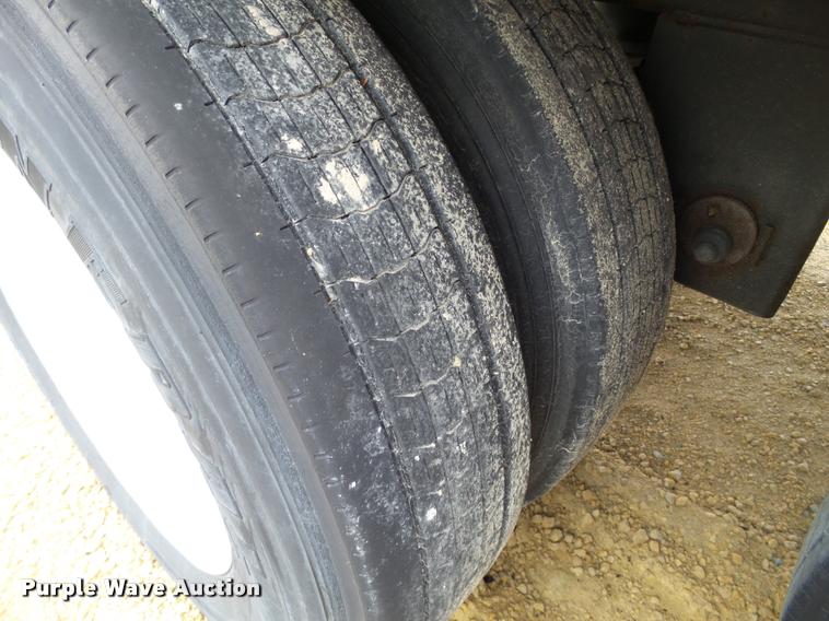 image for item DB5472 2005 Utility Trailers dry van trailer