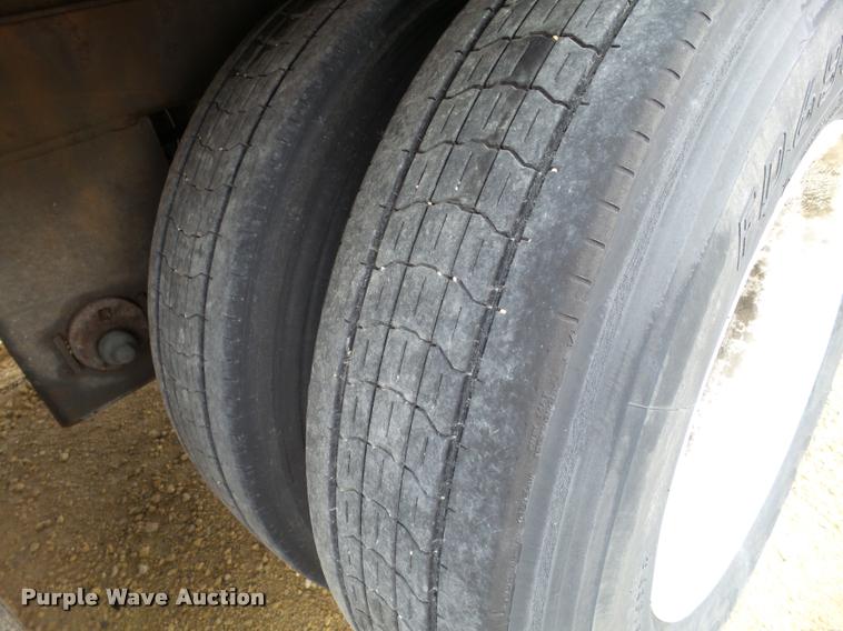 image for item DB5472 2005 Utility Trailers dry van trailer