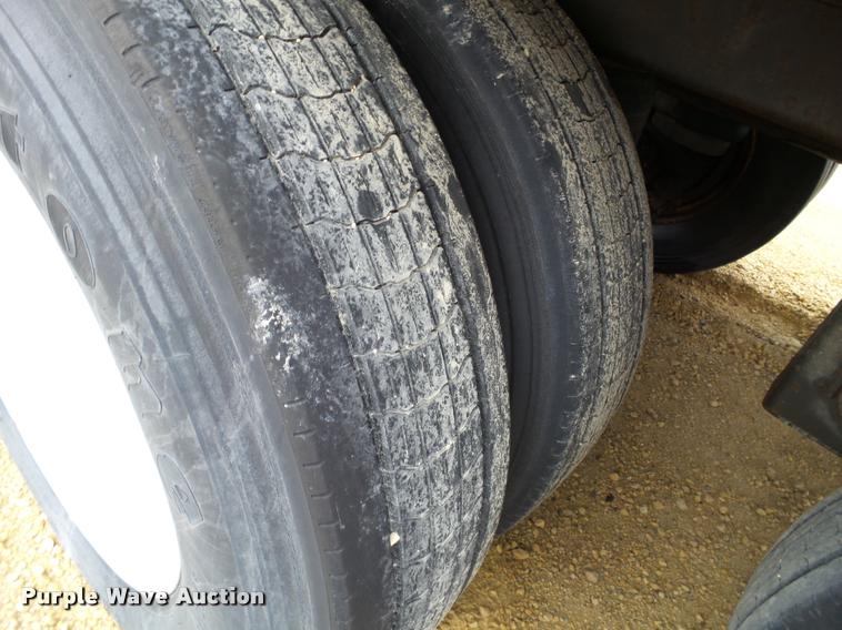 image for item DB5472 2005 Utility Trailers dry van trailer