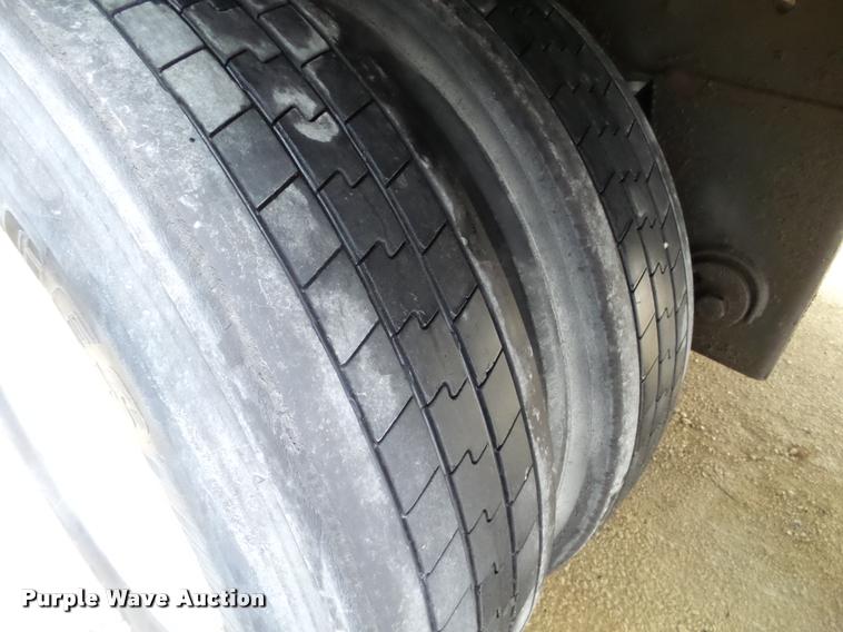 image for item DB5473 1999 Utility Trailers dry van trailer