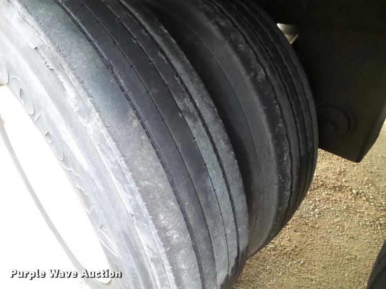 image for item DB5473 1999 Utility Trailers dry van trailer