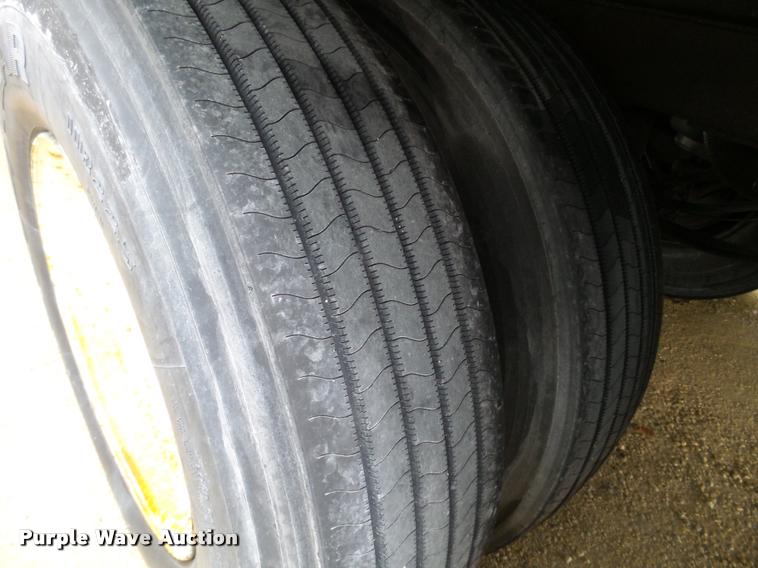 image for item DB5473 1999 Utility Trailers dry van trailer