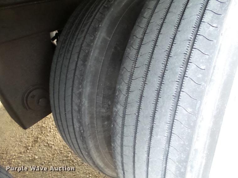 image for item DB5473 1999 Utility Trailers dry van trailer