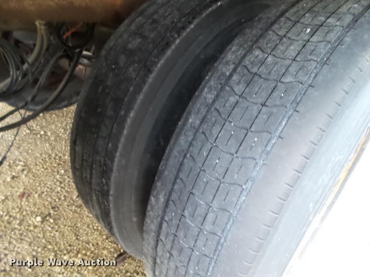 image for item DB5474 1999 Utility Trailers dry van trailer