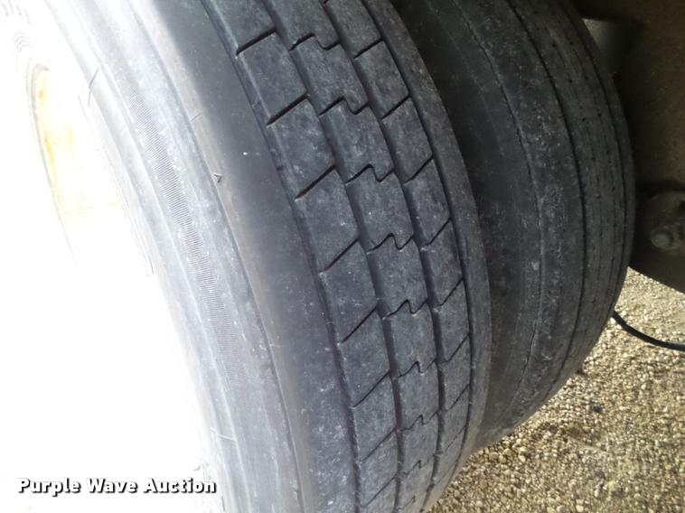 image for item DB5474 1999 Utility Trailers dry van trailer