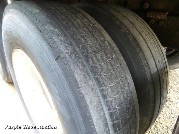 image for item DB5475 1998 Utility Trailers dry van trailer