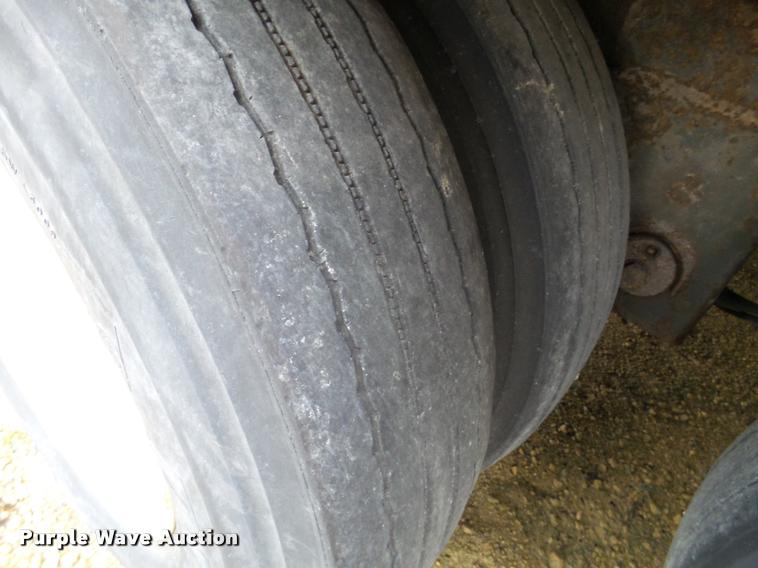 image for item DB5476 1999 Utility Trailers dry van trailer