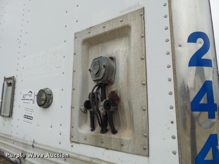 image for item DB5477 1999 Utility Trailers dry van trailer