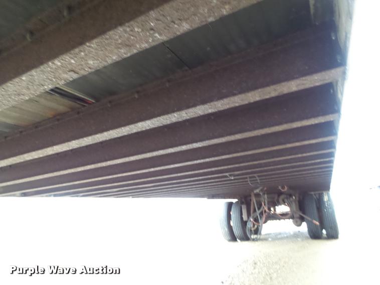 image for item DB5477 1999 Utility Trailers dry van trailer