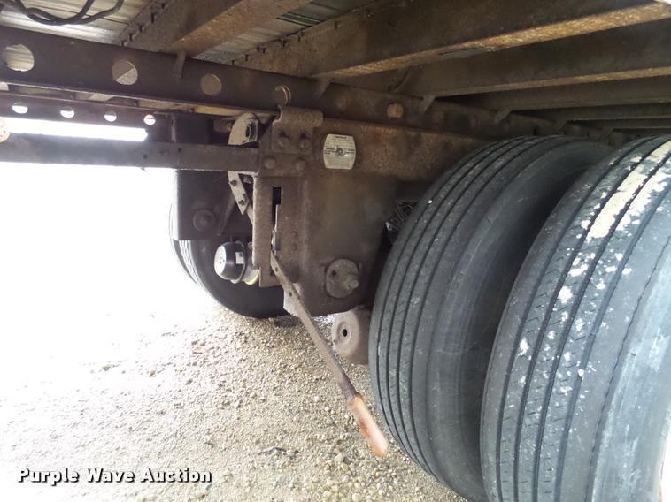 image for item DB5477 1999 Utility Trailers dry van trailer