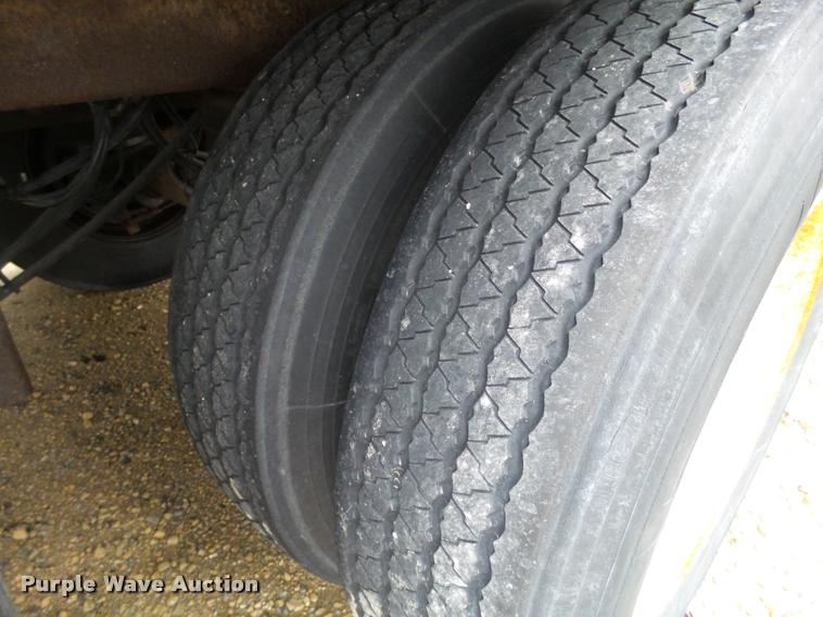 image for item DB5477 1999 Utility Trailers dry van trailer