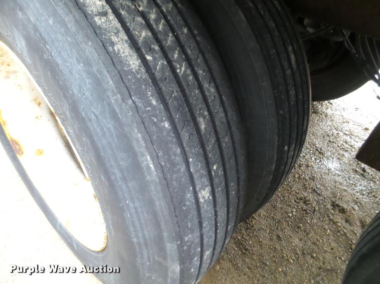 image for item DB5477 1999 Utility Trailers dry van trailer