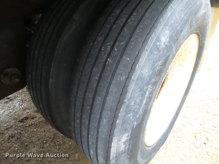 image for item DB5477 1999 Utility Trailers dry van trailer