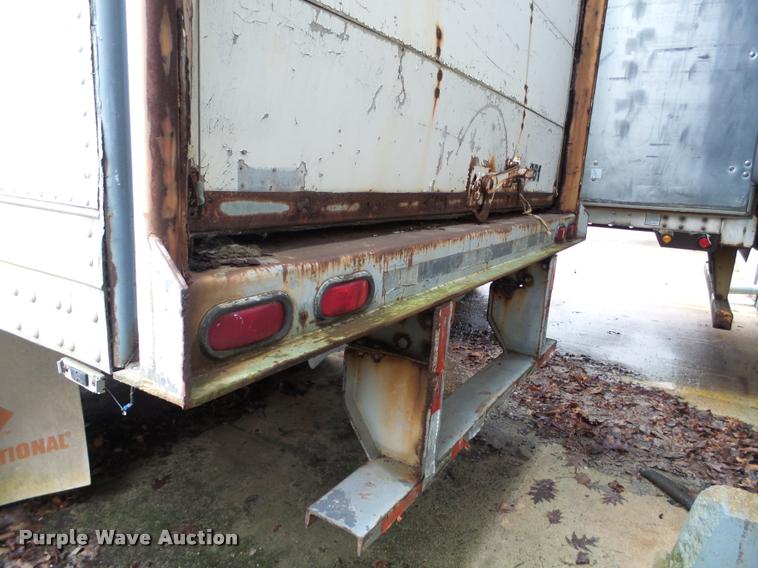 image for item DB5478 1994 Fruehauf dry van trailer