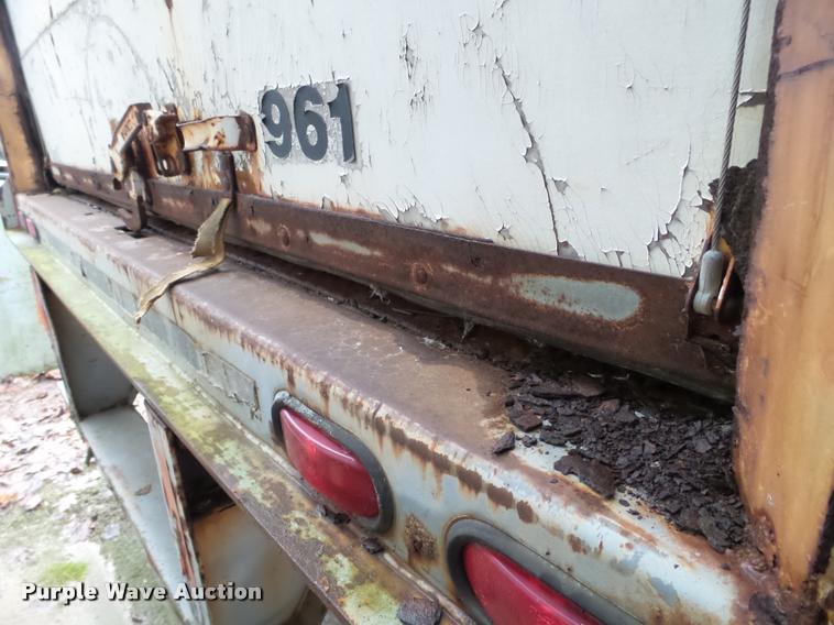 image for item DB5478 1994 Fruehauf dry van trailer