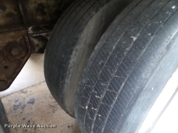 image for item DB5478 1994 Fruehauf dry van trailer