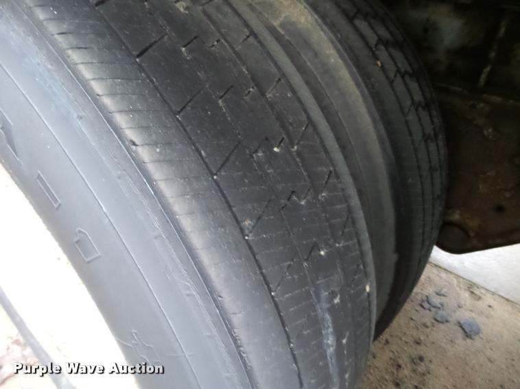 image for item DB5478 1994 Fruehauf dry van trailer