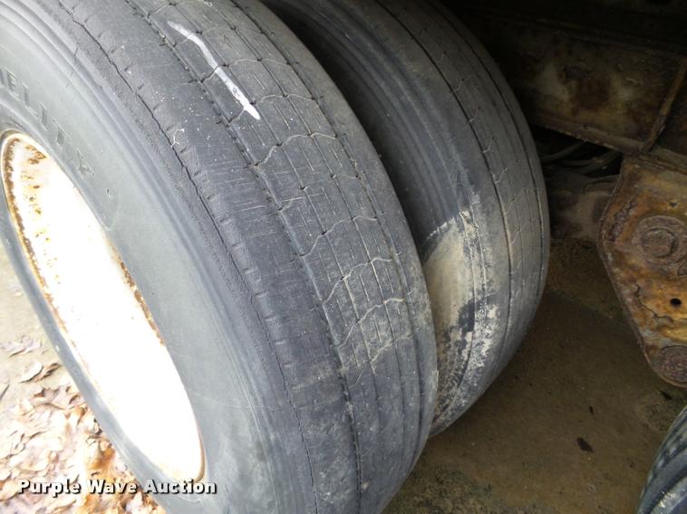 image for item DB5478 1994 Fruehauf dry van trailer