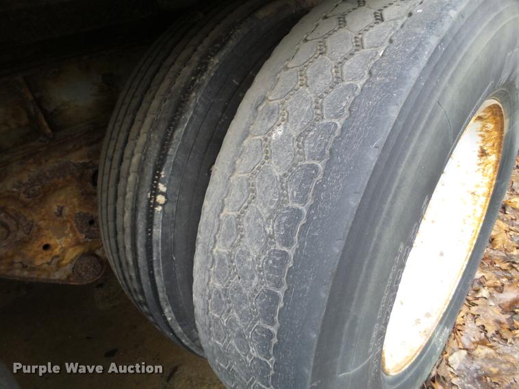 image for item DB5478 1994 Fruehauf dry van trailer