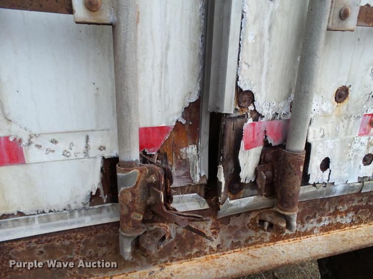 image for item DB5481 1999 Fruehauf dry van trailer