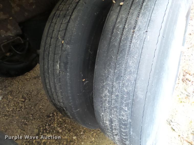 image for item DB5481 1999 Fruehauf dry van trailer