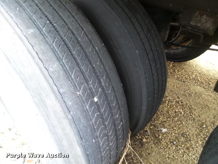 image for item DB5481 1999 Fruehauf dry van trailer