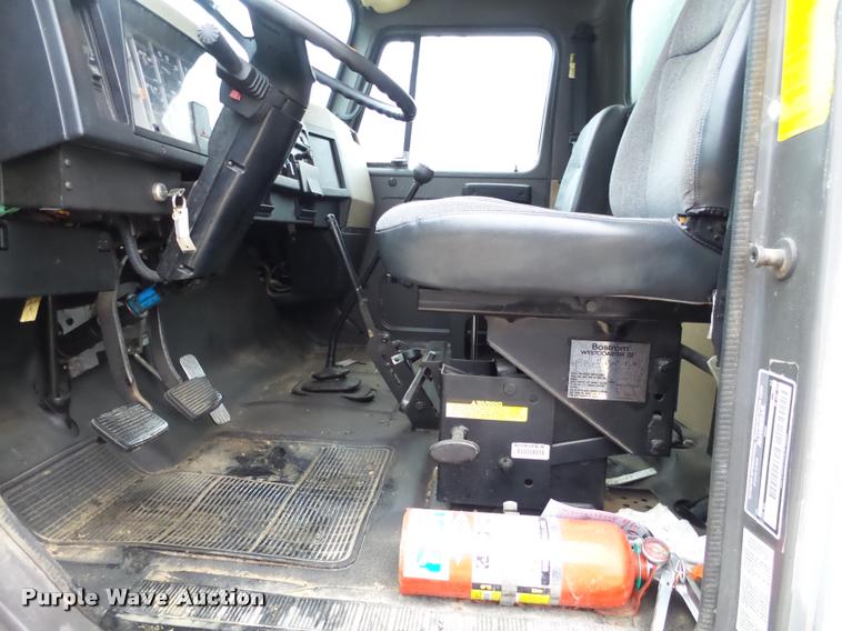 image for item DB5483 1995 International 4700 box truck