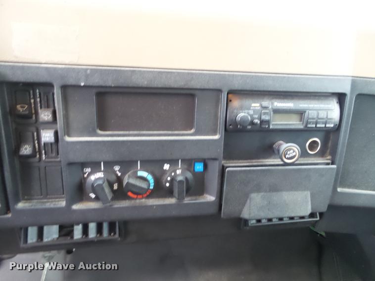 image for item DB5483 1995 International 4700 box truck