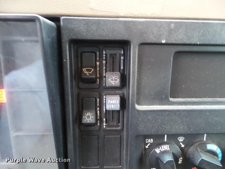 image for item DB5483 1995 International 4700 box truck