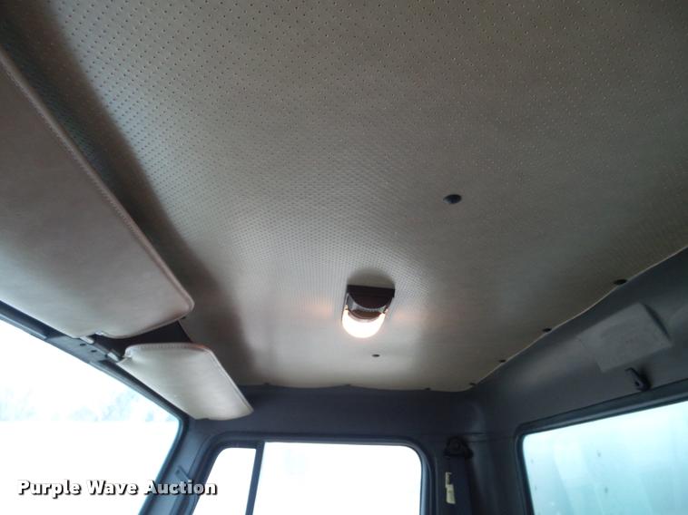 image for item DB5483 1995 International 4700 box truck