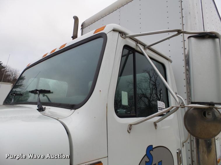 image for item DB5483 1995 International 4700 box truck