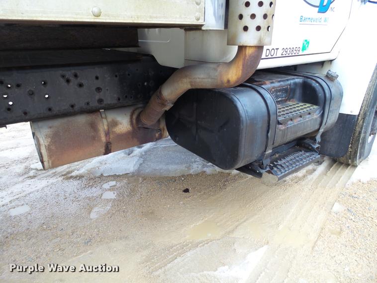 image for item DB5483 1995 International 4700 box truck